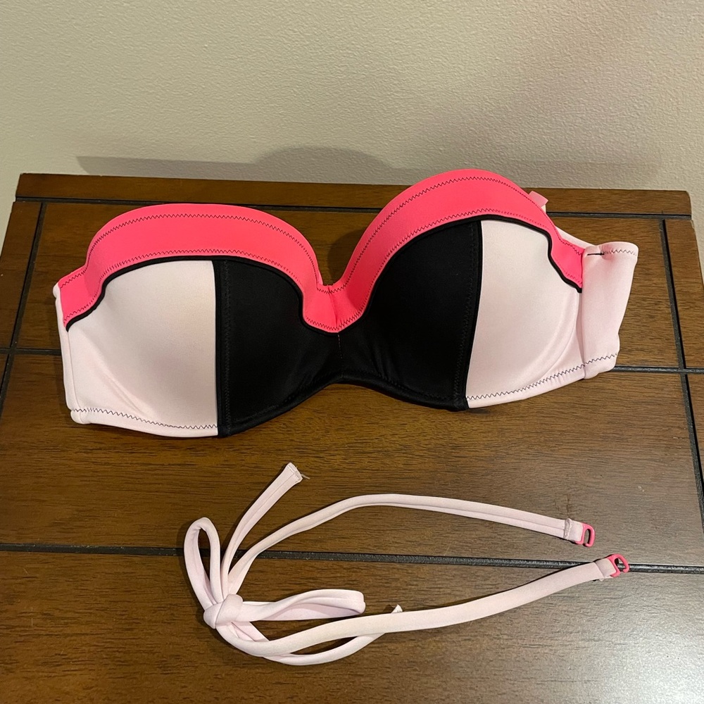 Victoria’s Secret color block bikini top